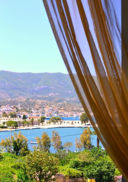 Saga Hotel Poros Town Екстериор снимка